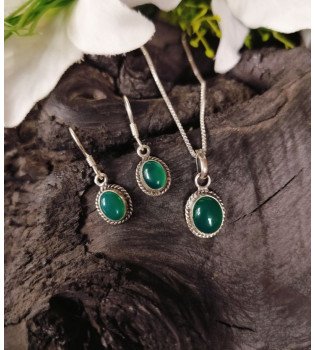 Oval Green Onyx Pendant Set
