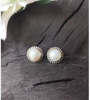 Round Pearl Studs
