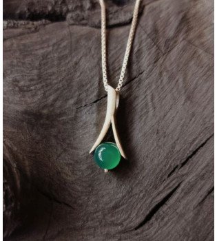 Green Onyx Elegant Minimalist Pendant 