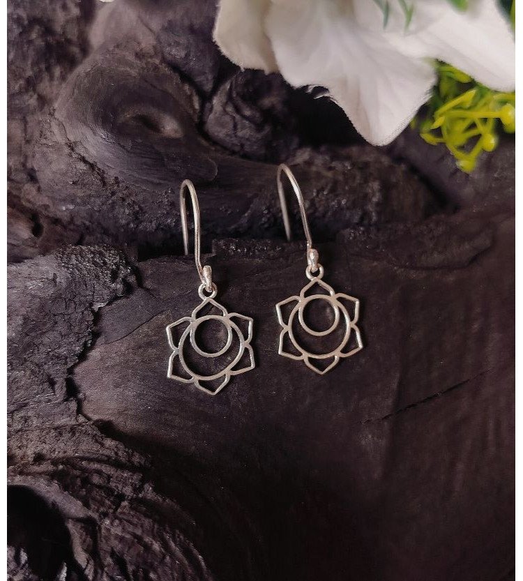 Plain Silver Daffodil Hanging Earrings