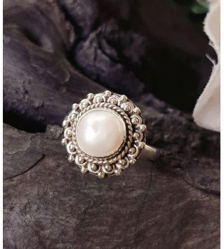 Pearl Round bezel ring
